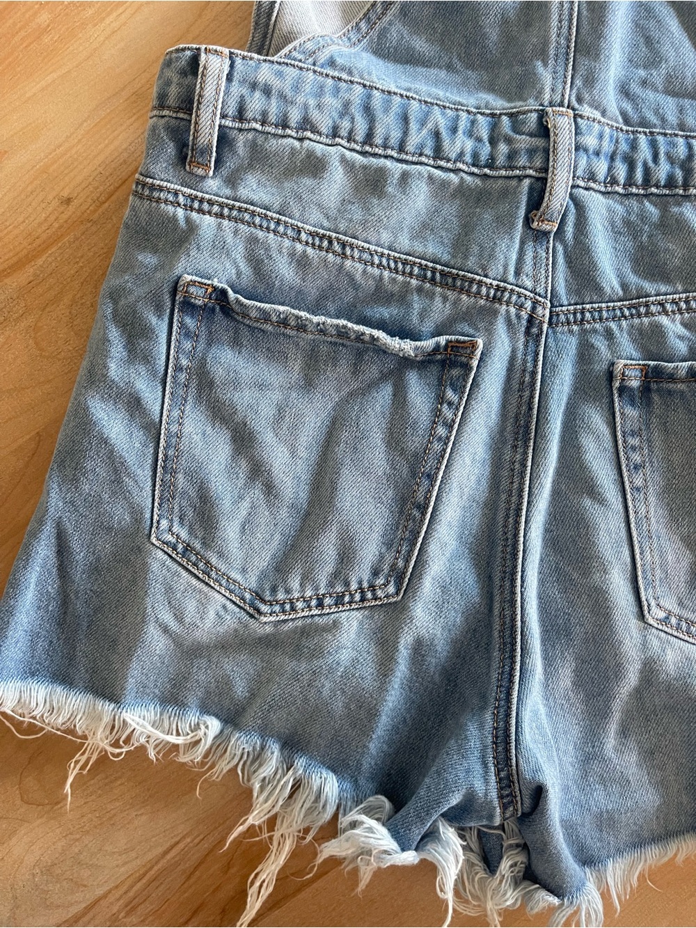 Risen Distressed Denim Overall Shorts Adj Strap Bib Front  Light Wash Size Large - Picture 10 of 16